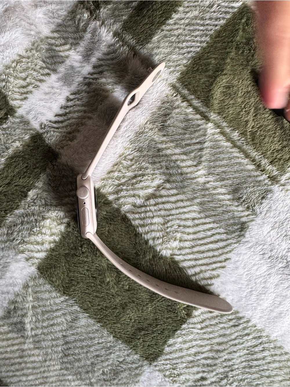 Apple Watch SE3 - Starlight with Starlight S/M Band (charging cord included)